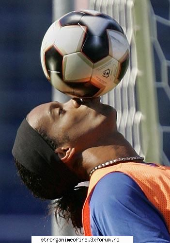 Ronaldinio! - GOD!E juktorul meu preferat!il ador!imi plac mult - Fotbal